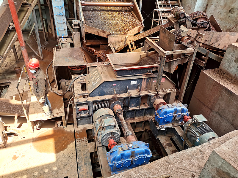 對輥機日產(chǎn)量多少？能出3mm以下機制砂嗎？