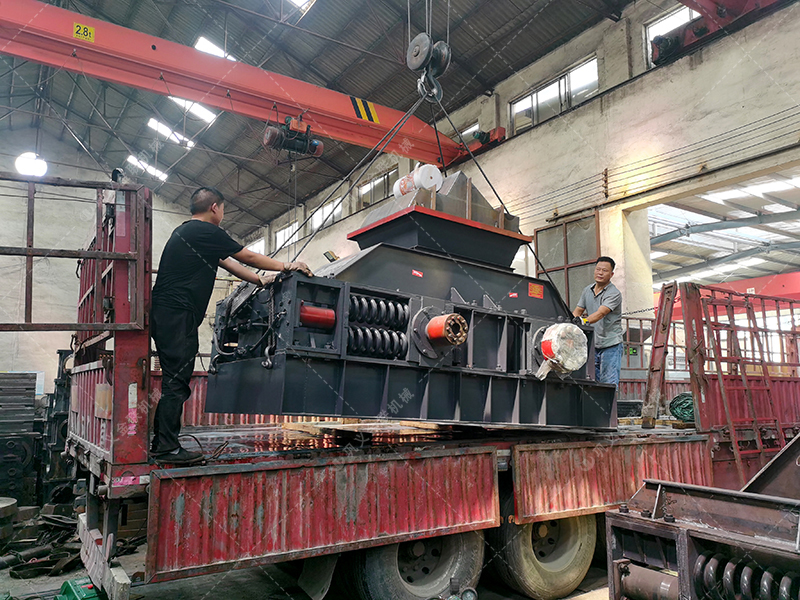 2PG1200x800大型對輥破碎機發貨 發往湖北