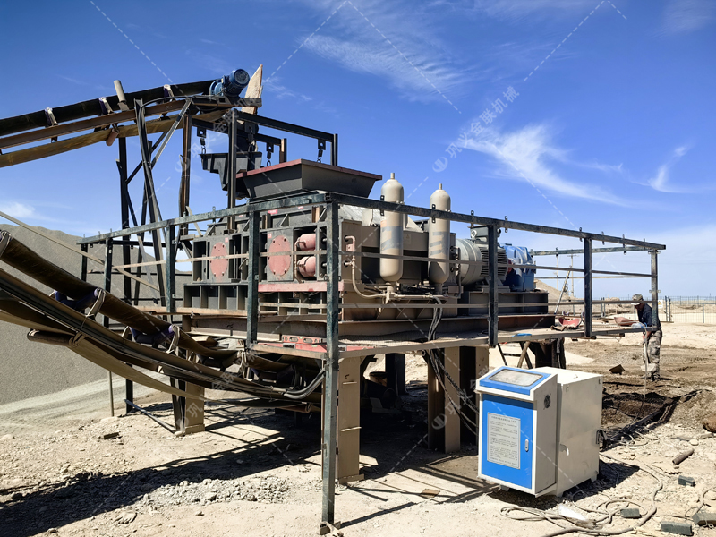 河南液壓對輥制砂機報價,碎石機生產廠家哪里有? 河南液壓對輥制砂機報價,碎石機生產廠家哪里有?