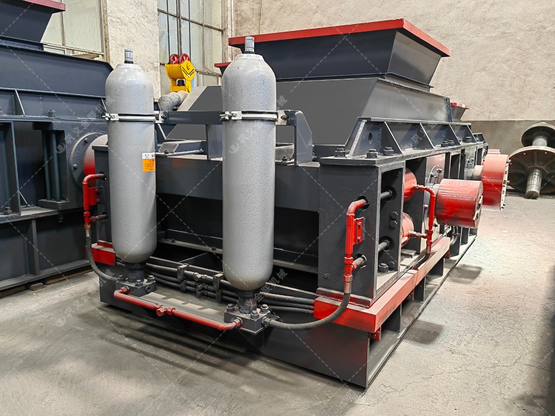 液壓對(duì)輥制砂機(jī)：如何輕松應(yīng)對(duì)鋼渣中的大塊物料？